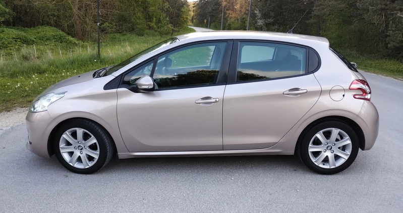 Peugeot 208 cena 18900 przebieg: 218000, rok produkcji 2013 z Chmielnik małe 529